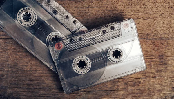 Schöne Tonbandkassette Auf Einem Braunen Alten Holztisch Minimalismus Retro Stil — Stockfoto