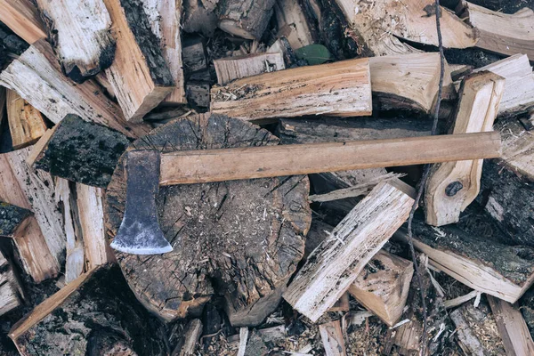 Bijl Ligt Het Hout Brandhout Hakken Voorbereiding Van Brandhout Voor — Stockfoto