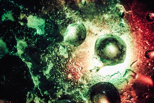 Tasarım için kırmızı, yeşil ışık arkaplan deseni üzerine güzel soyut sihirli damla.