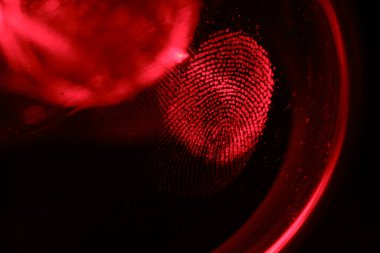 Tasarım için arkaplan dokusunda güzel soyut kırmızı parmak izi. Makro fotoğrafçılık görünümü.