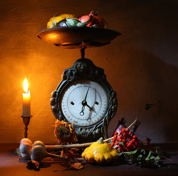 Vintage kitchen scales — Stock Photo, Image