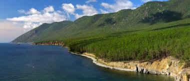 Sibirya'daki Baykal Gölü manzara