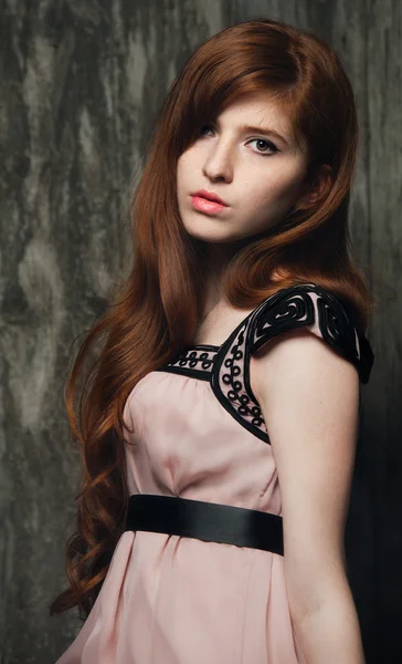 Érzéki, szép, vörös hajú lány — Stock Fotó