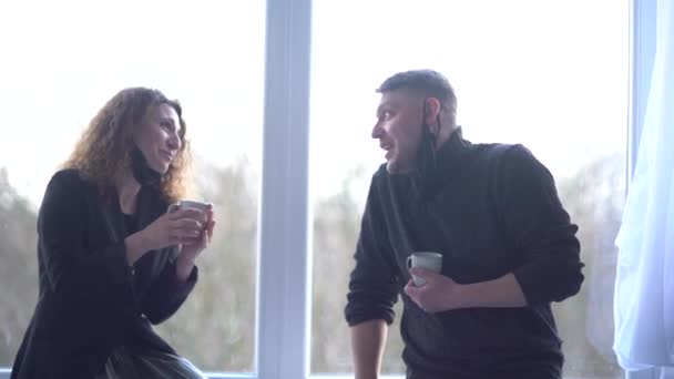 Professional team, man and woman wearing masks, discussing new project in office during lunch break — Wideo stockowe