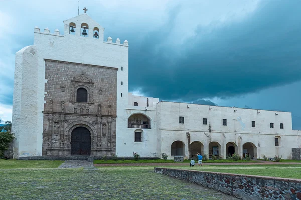 Монастырь Сан-Агустин в городе Акольман, Мексика — стоковое фото