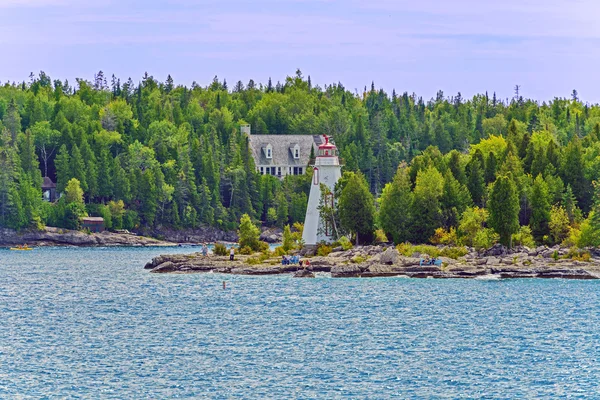大きなチューブ灯台 tobermory ブルース半島, オンタリオ, カナ — ストック写真