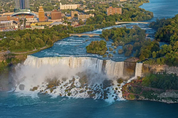 Vista aerea sulle cascate del Niagara dalla Skylon Tower — Foto Stock