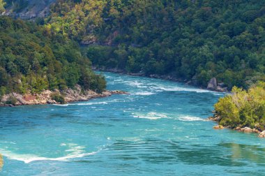 hemen altında Şelaleleri Niagara Nehri Rapids'de niagara Şelalesi