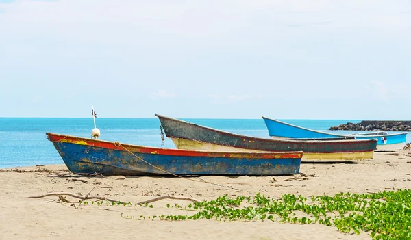 在巴拿马的 el rompio 海滩在岸上的小船 — 图库照片