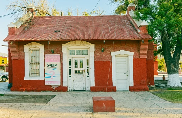 Oude spoorweg gebouw in saltillo, mexico — Stockfoto