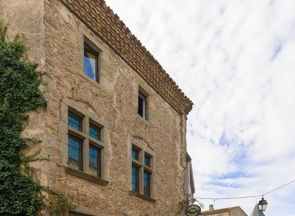 Huizen in de middeleeuwse stad carcassonne in Frankrijk — Stockfoto
