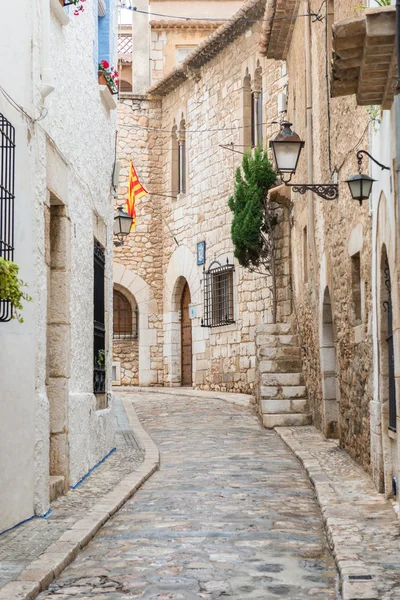 Ortaçağ Caddesi sitges eski şehirde, İspanya