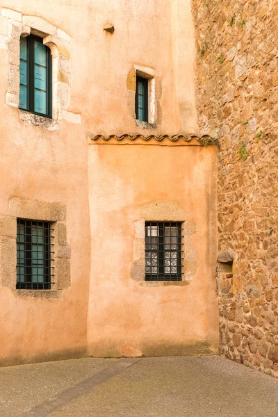 Mittelalterliche Häuser in tossa de mar — Stockfoto