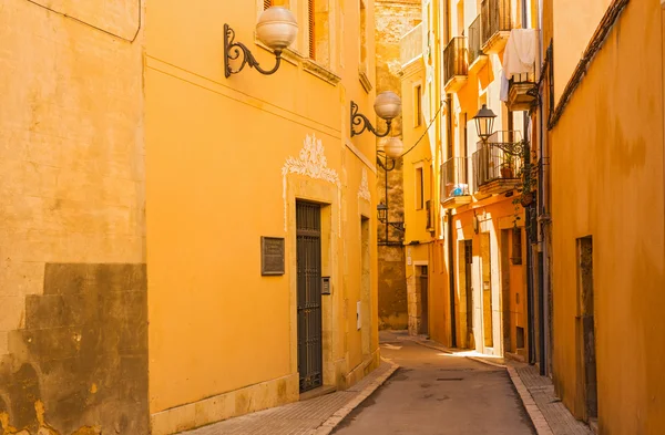 Vue pittoresque sur les vieilles maisons à Tarragone, Catalogne — Photo