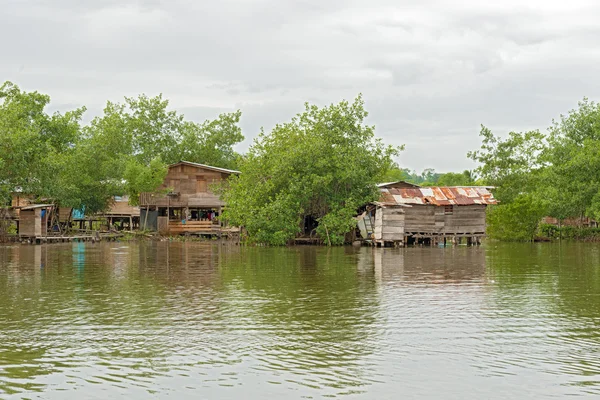 Häuser am Wasser in Almirante, Panama — Stockfoto