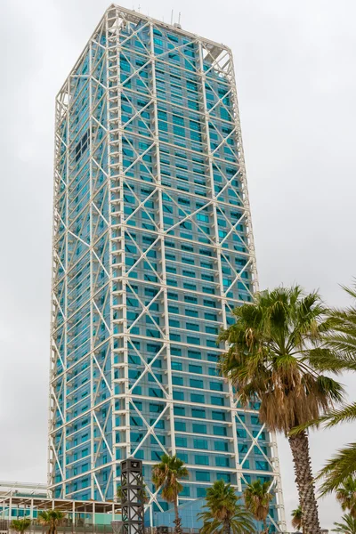 Port olimpic toren, barcelona, Spanje. — Stockfoto