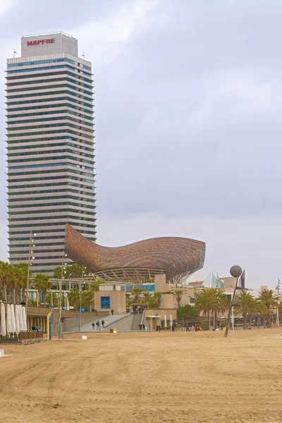 Gehry's Sphere Sculpture, and Fish sculpture in Port Olympic in — Stock Photo, Image