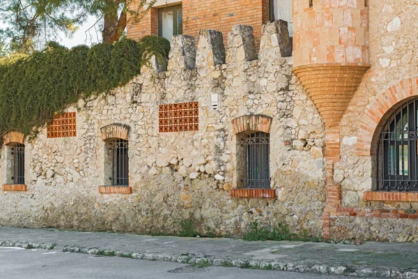 Eski binalarda codorniu winery içinde sant sadurni d'anoia, İspanya — Stok fotoğraf