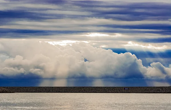 Sol sobre las nubes — Foto de Stock