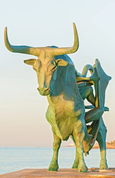 Escultura Pasifae, de Oscar Estruga. em Vilanova i la Geltru, C — Fotografia de Stock