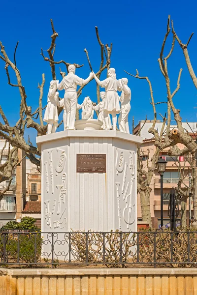Sardana pomnik. Calella. Katalonia, Hiszpania — Zdjęcie stockowe