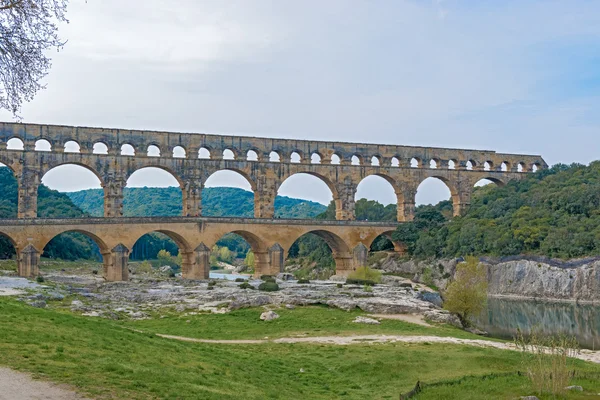 Pont du gard rzymskiego akweduktu w pobliżu Awinionu Francji — Zdjęcie stockowe