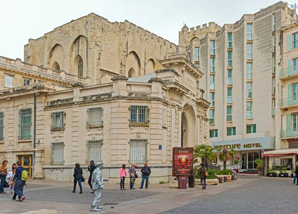 フランスのアヴィニョンの建物の銀行フランス — ストック写真