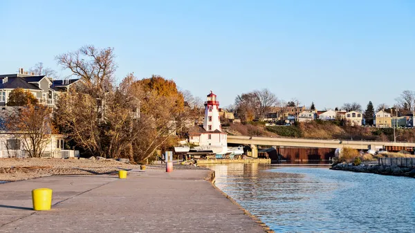 加拿大安大略省Kincardine灯塔 它是一座位于佩内托尔河附近的历史性灯塔 它始建于1881年 为金卡琳港服务 图库图片