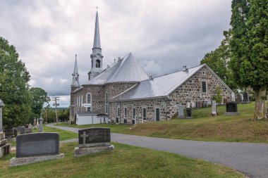 Victoriaville, Quebec, Kanada - 7 Eylül 2021: Victoriaville, Quebec, Kanada 'daki Saint Christophe d' Arthabaska Kilisesi.