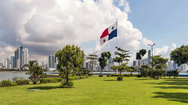 Ciudad Panamá Panamá Octubre 2021 Monumento Bandera Panamá Los Rascacielos —  Fotos de Stock