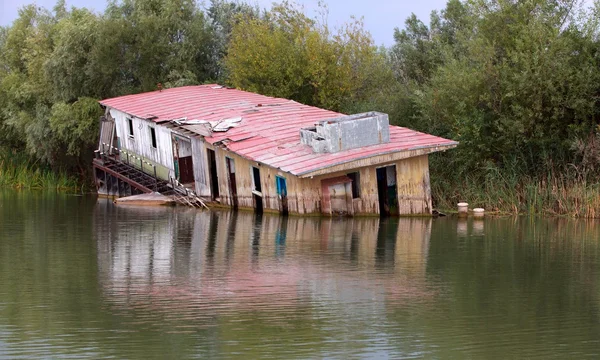O edifício inundado — Fotografia de Stock