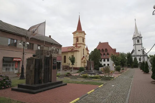 Tyachev (ukrán Tyach? v)-város, a regionális központ Técsői járás, a Kárpátaljai régió Ukrajnában, a Maramorosh üreges a Tisza jobb partján található. — Stock Fotó