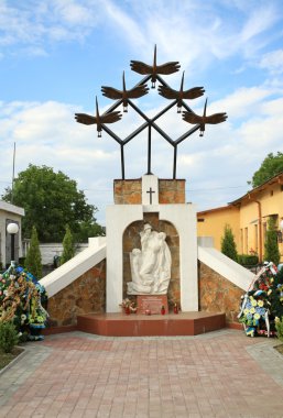 Afganistan'da öldü askerleri için anıt