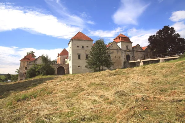 Svirzhsky castle, lviv region, Ukrajna, egyedülálló emlék a védekező építészet épült a xv-xvii században. Stock Kép