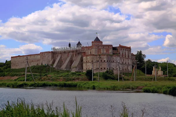 Medzhibiz Castle 세기의 건축물이다 우크라이나 니츠키 시에서 킬로미터떨어진 정상에 흐멜니츠키 — 스톡 사진