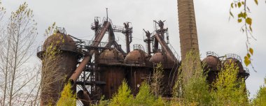 Eski metalürji fabrikası. Patlama fırınları ve hava ısıtıcıları.