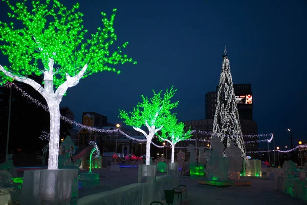 Arbre Noël Avec Lumières Sur Place Ville Nuit — Photo