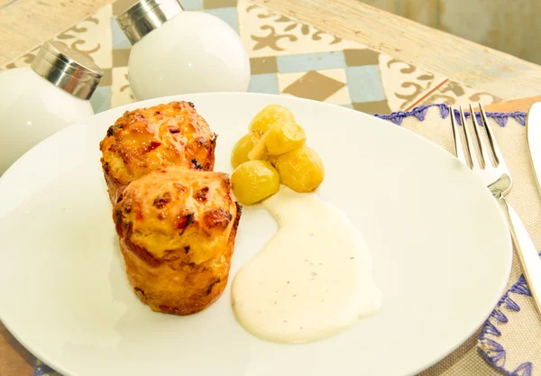 Two cheese muffins with pickled grapes and sauce — Stock Photo, Image