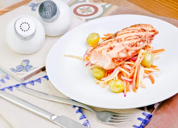 Fried salmon steak with pickled grapes and ginger — Stock Photo, Image