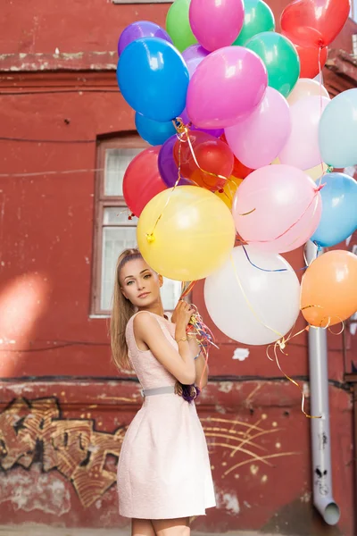 Donna con palloncini — Foto Stock