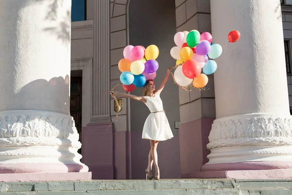 Mujer con globos —  Fotos de Stock