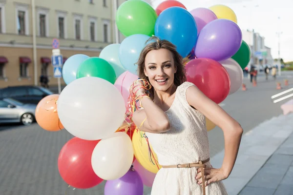 Frau mit Luftballons — Stockfoto