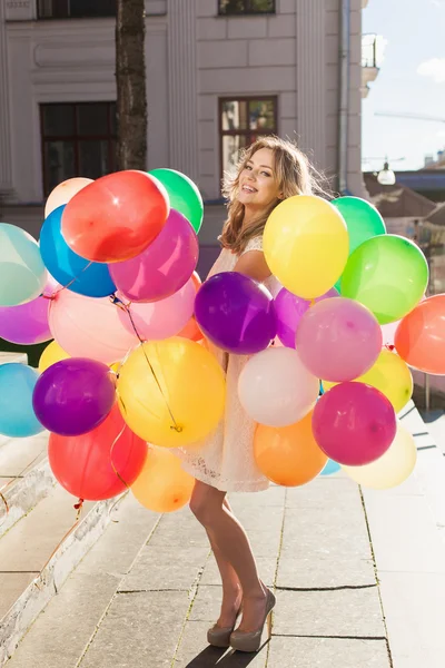 Donna con palloncini — Foto Stock