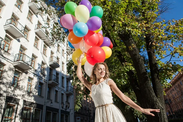 Mujer con globos —  Fotos de Stock