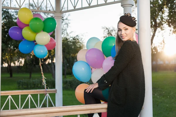 Donna con palloncini — Foto Stock