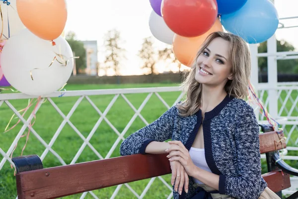 Mujer con globos —  Fotos de Stock