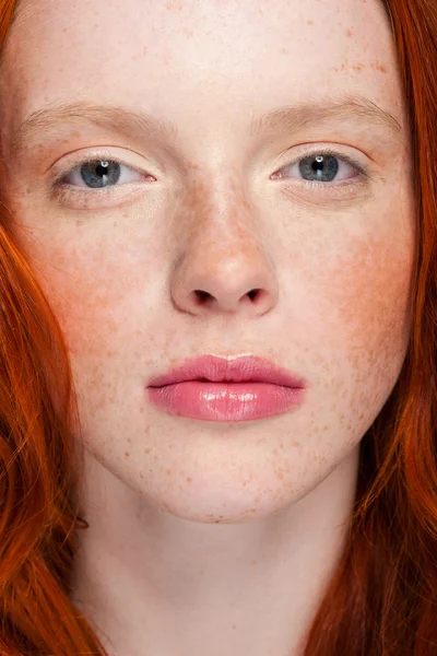 Vågiga röda hår — Stockfoto