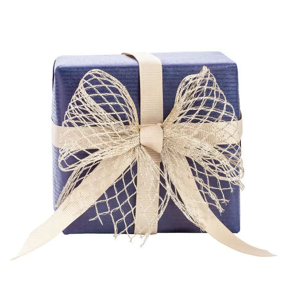 Confezione regalo blu con nastro in oro — Foto Stock