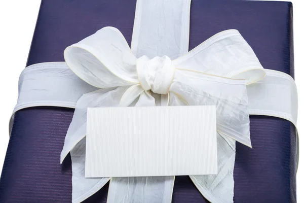 Caja de regalo azul con cinta blanca — Foto de Stock