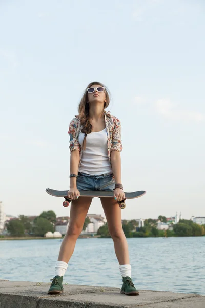 Woman with skateboard — Stock Photo, Image